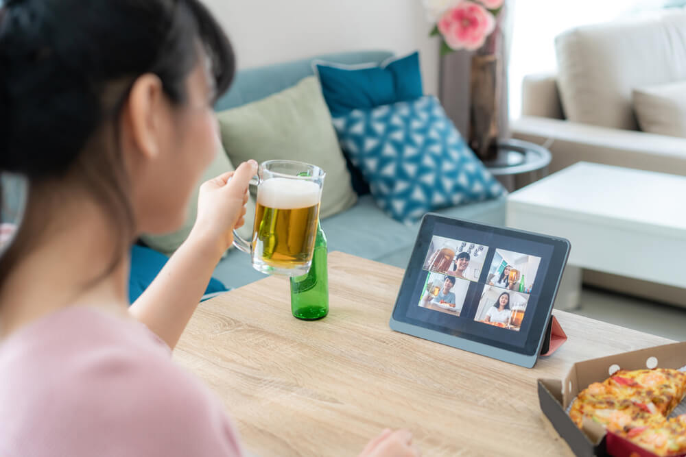 オンライン飲み会を開催する