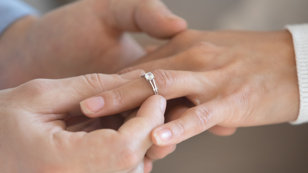納采の儀で結婚指輪を交換する